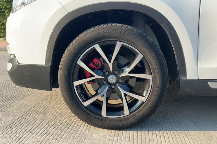 Used Brilliance V5 2016 1.5T Automatic Two-Wheel Drive Smart Version Left Front Wheel Hub