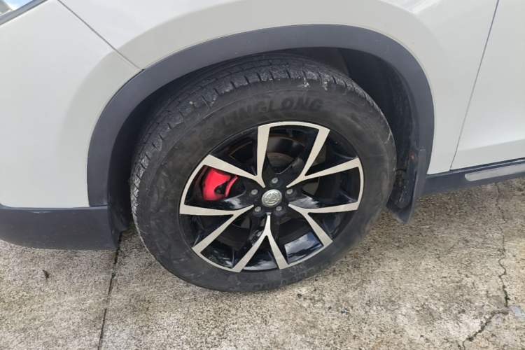 Used Brilliance V5 2016 1.5T Automatic Two-Wheel Drive Smart Version Left Front Wheel Hub