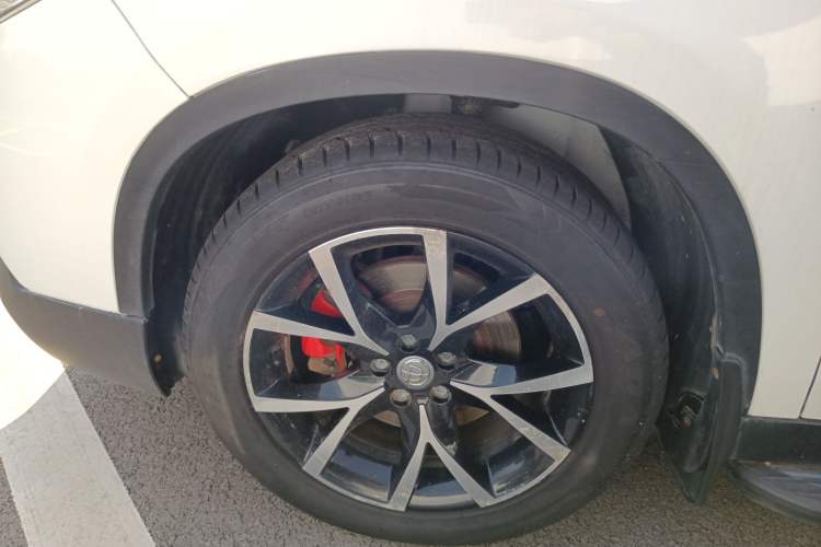Used Brilliance V5 2016 1.5T Manual Two-Wheel Drive Smart Version Left Front Wheel Hub