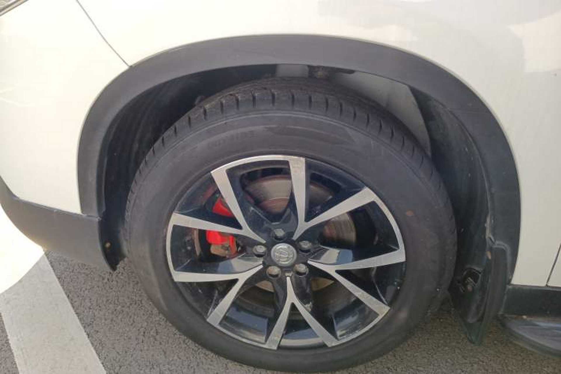 Used Brilliance V5 2016 1.5T Manual Two-Wheel Drive Smart Version Left Front Wheel Hub