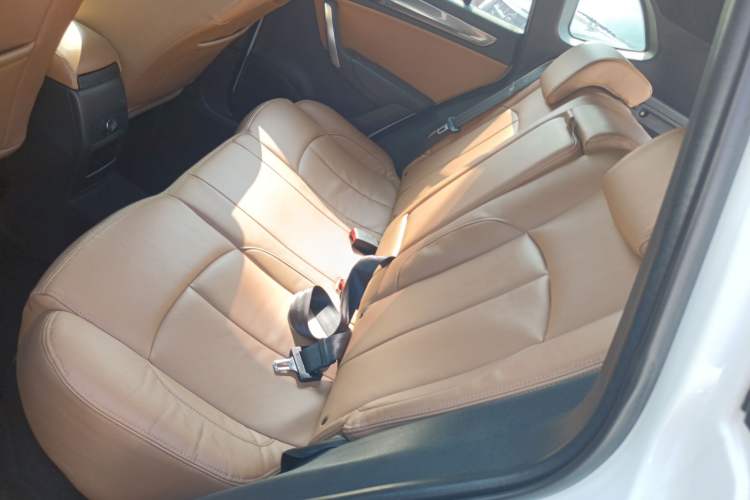 Used Brilliance V5 2016 1.5T Manual Two-Wheel Drive Smart Version Left Rear Seat