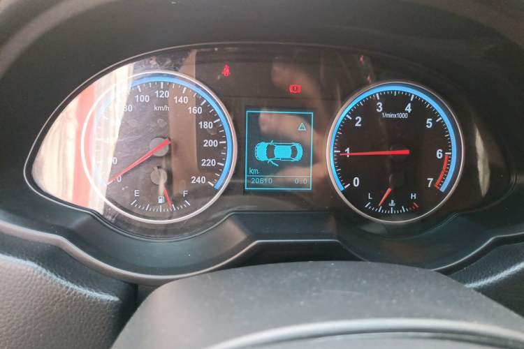 Used Brilliance V5 2016 1.5T Manual Two-Wheel Drive Smart Version Odometer Close Up
