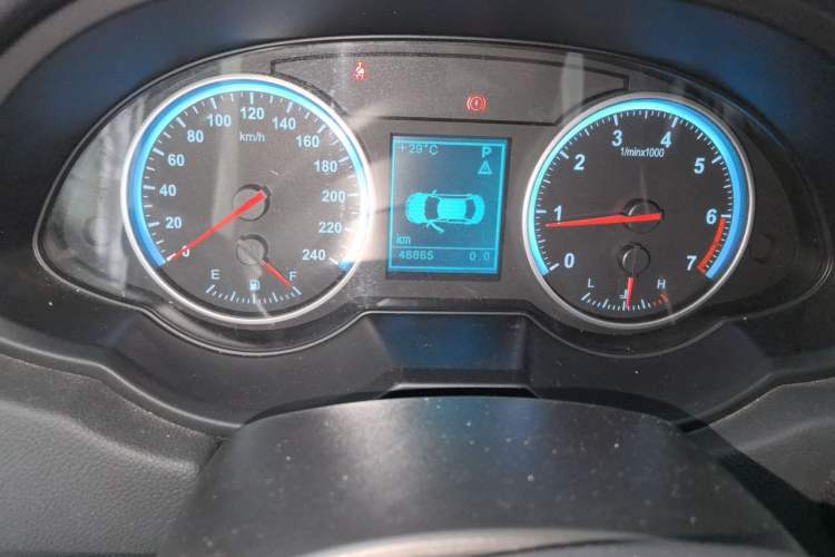 Used Brilliance V5 2016 1.5T Automatic Two-Wheel Drive Smart Version Odometer Close Up