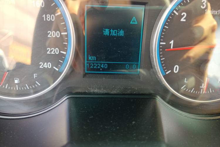 Used Brilliance V5 2016 1.5T Manual Two-Wheel Drive Smart Version Odometer Close Up