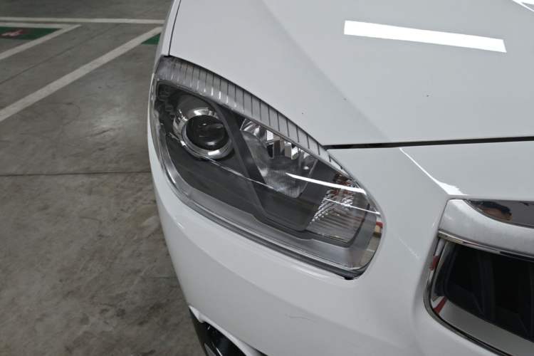Used Brilliance V5 2016 1.5T Automatic Two-Wheel Drive Smart Version Right Front Headlight