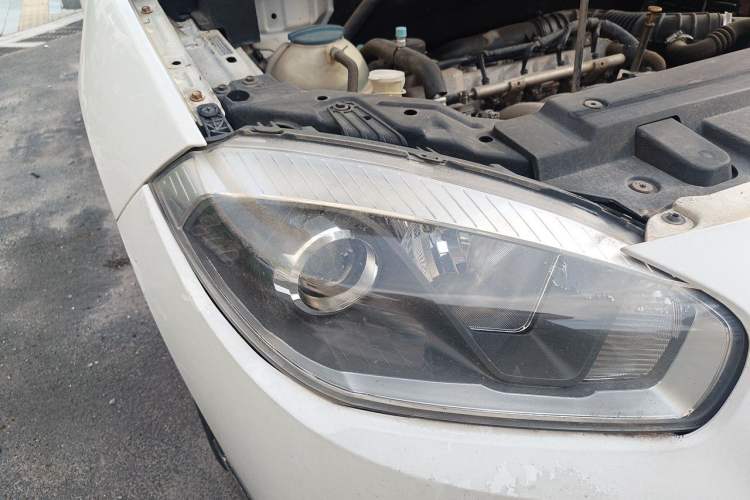 Used Brilliance V5 2016 1.5T Automatic Two-Wheel Drive Smart Version Right Front Headlight