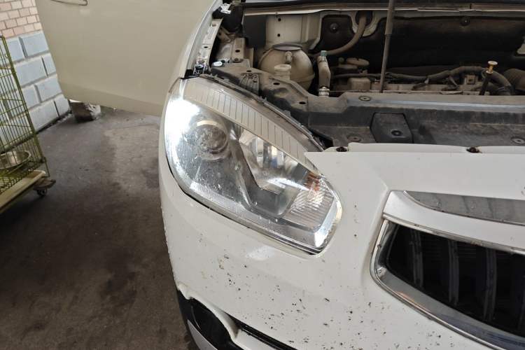 Used Brilliance V5 2016 1.5T Automatic Two-Wheel Drive Smart Version Right Front Headlight