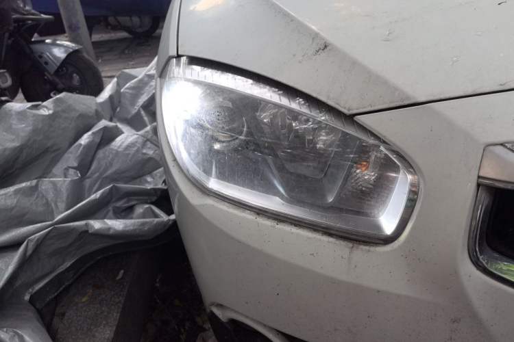Used Brilliance V5 2016 1.5T Automatic Two-Wheel Drive Smart Version Right Front Headlight