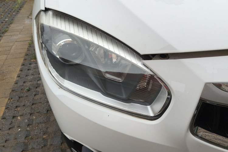 Used Brilliance V5 2016 1.5T Automatic Two-Wheel Drive Smart Version Right Front Headlight