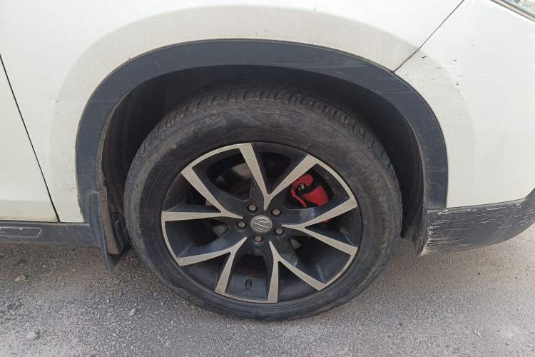 Used Brilliance V5 2016 1.5T Automatic Two-Wheel Drive Smart Version Right Front Wheel Hub
