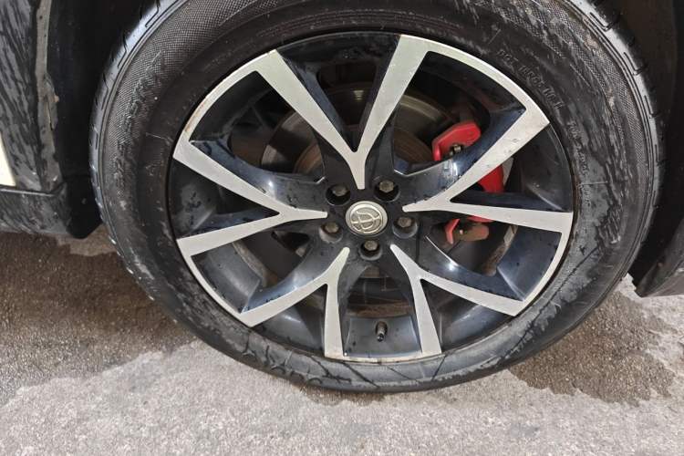 Used Brilliance V5 2016 1.5T Automatic Two-Wheel Drive Smart Version Right Front Wheel Hub