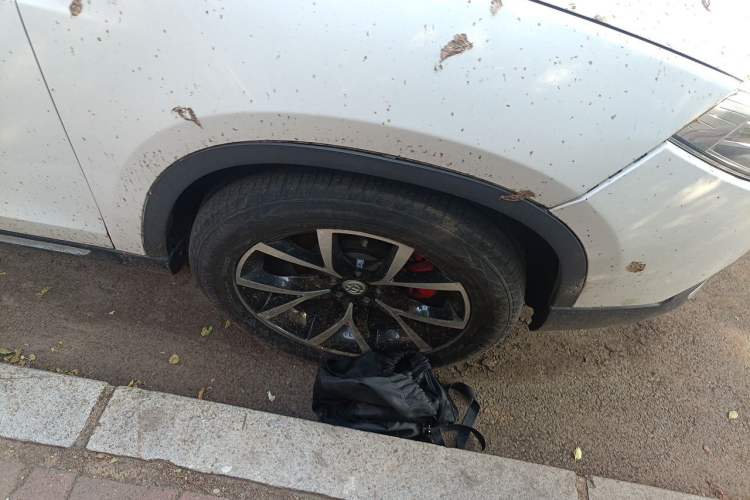 Used Brilliance V5 2016 1.5T Manual Two-Wheel Drive Smart Version Right Front Wheel Hub