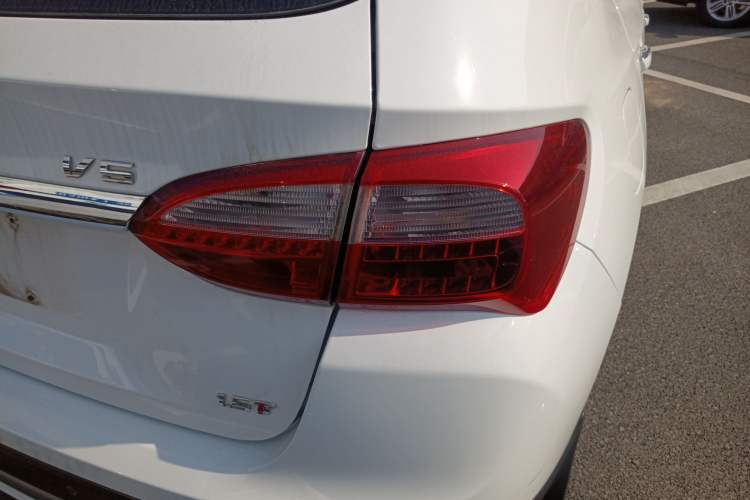 Used Brilliance V5 2016 1.5T Manual Two-Wheel Drive Smart Version Right Rear Taillight