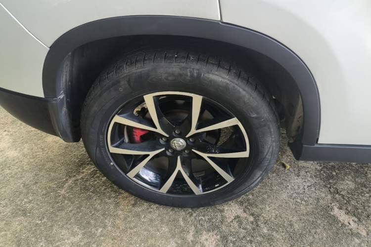 Used Brilliance V5 2016 1.5T Automatic Two-Wheel Drive Smart Version Right Rear Wheel Hub