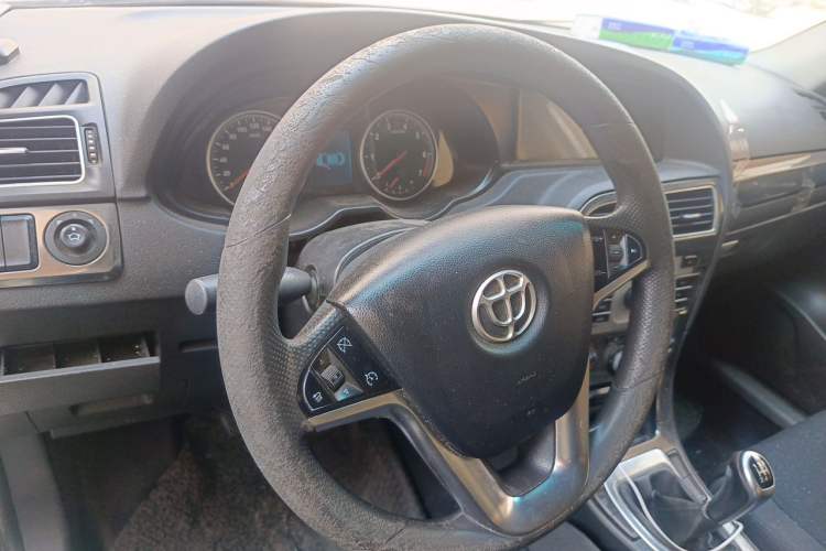 Used Brilliance V5 2016 1.5T Manual Two-Wheel Drive Sport Model Steering Wheel