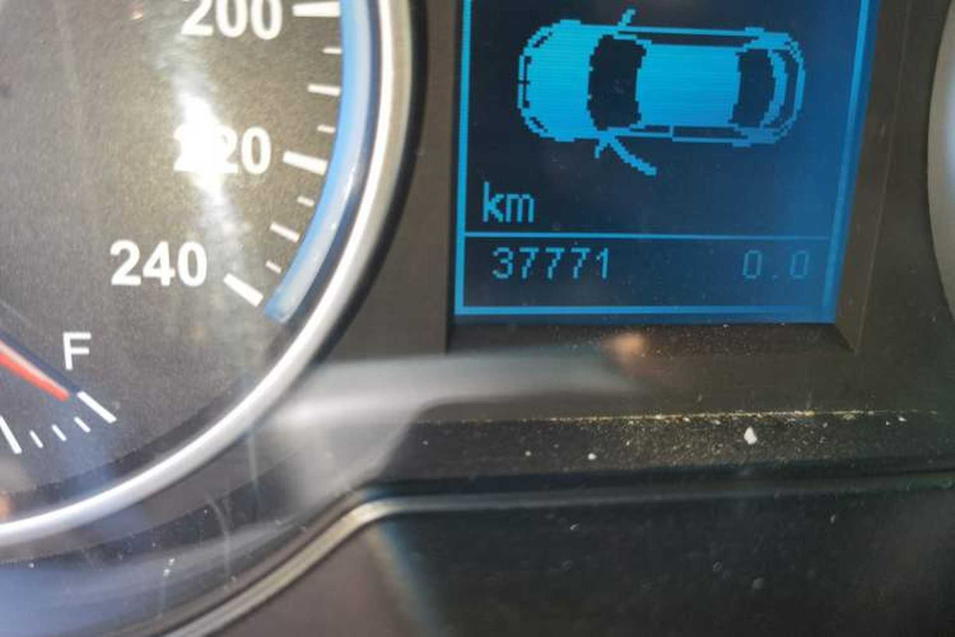 Used Brilliance V5 2016 1.5T Automatic Two-Wheel Drive Smart Version Odometer Close Up