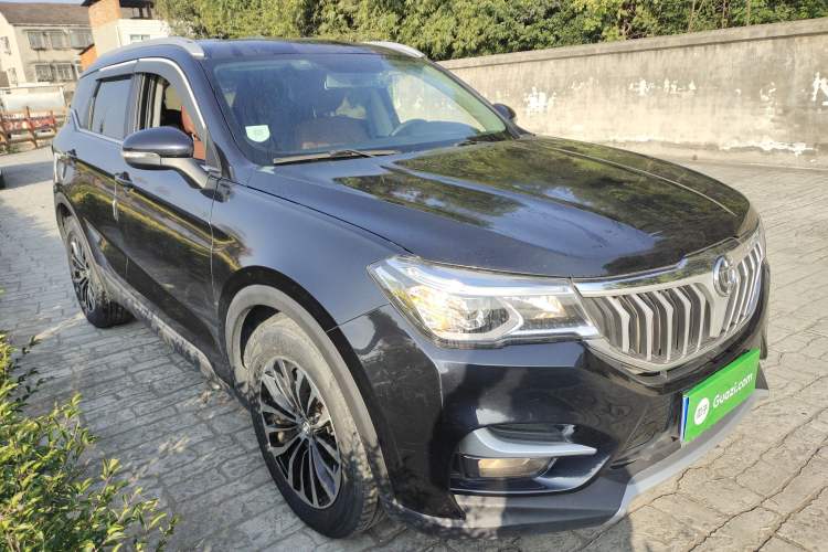 Used Brilliance V6 2018 1.5T Manual Luxury Model Front Right 45 Deg