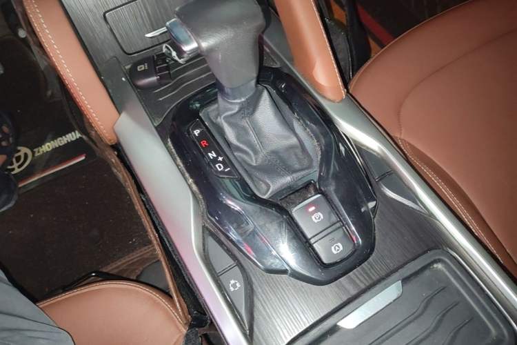 Used Brilliance V6 2018 1.5T Automatic Prestige Model Gear Lever