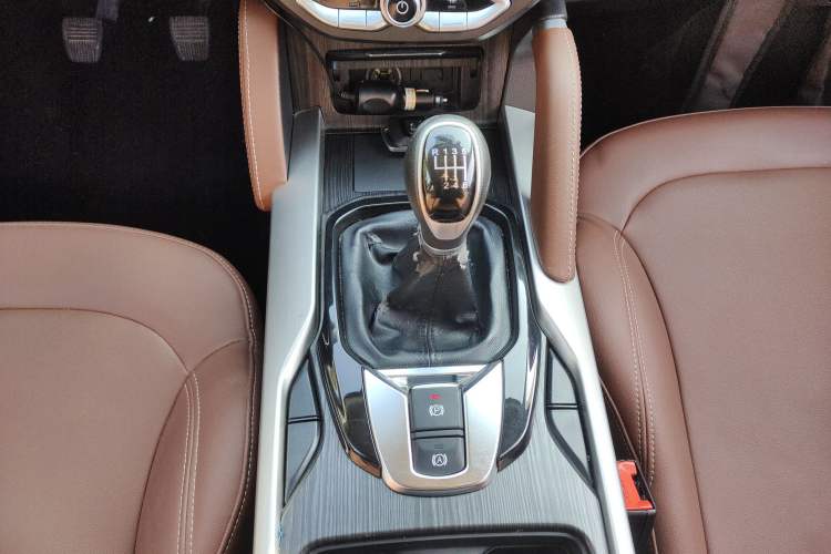 Used Brilliance V6 2018 1.5T Manual Luxury Model Gear Lever