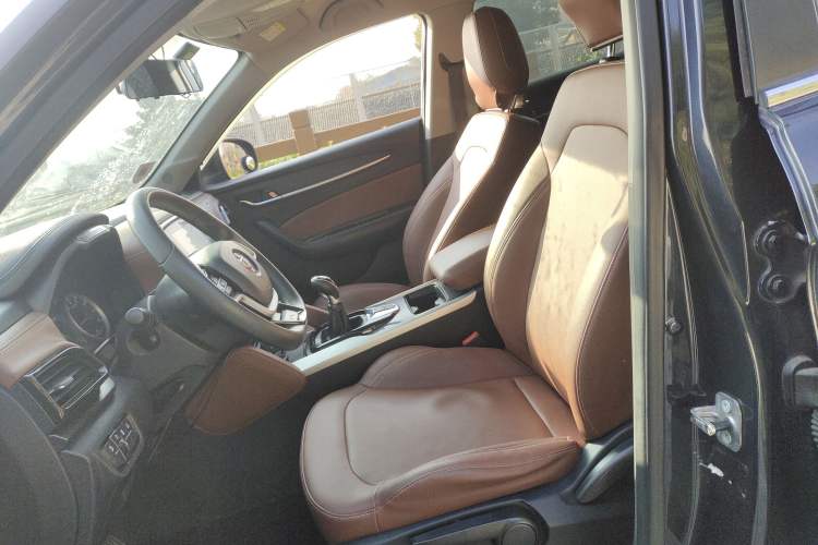 Used Brilliance V6 2018 1.5T Manual Luxury Model Left Front Seat