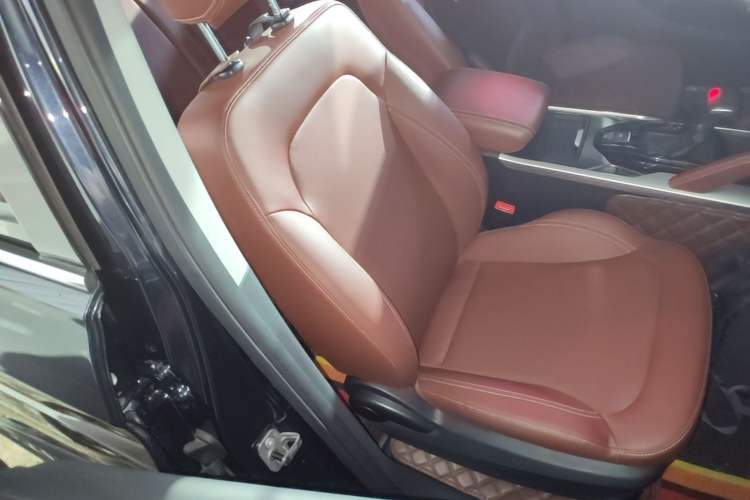 Used Brilliance V6 2018 1.5T Automatic Prestige Model Right Front Seat