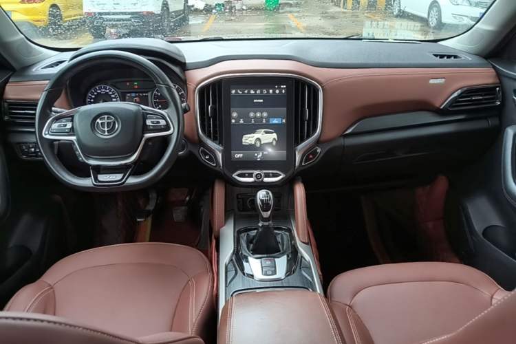 Used Brilliance V6 2018 1.5T Manual Luxury Model Center Console