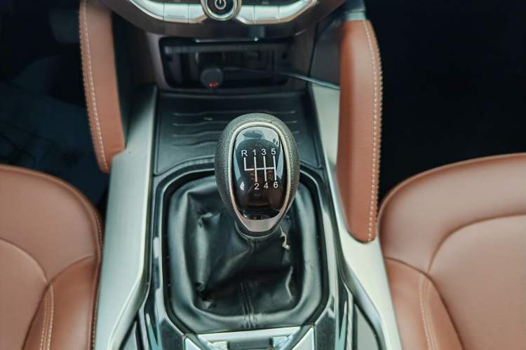 Used Brilliance V6 2018 1.5T Manual Luxury Model Gear Lever