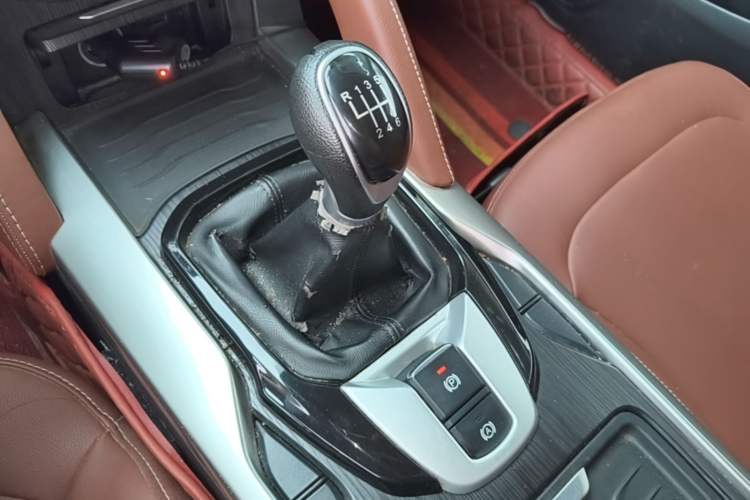 Used Brilliance V6 2018 1.5T Manual Luxury Model Gear Lever