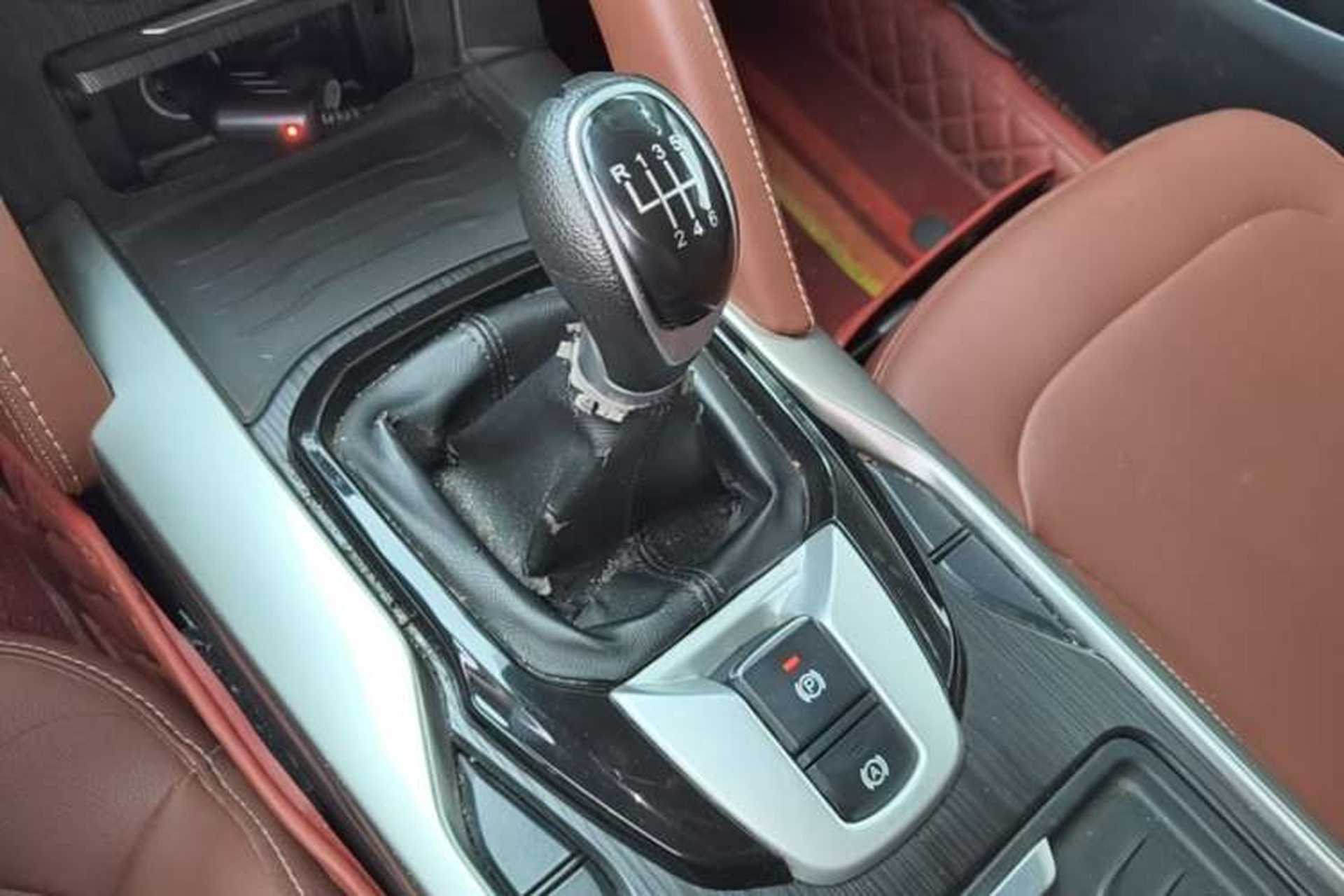 Used Brilliance V6 2018 1.5T Manual Luxury Model Gear Lever