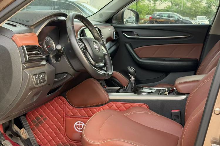 Used Brilliance V6 2018 1.5T Manual Luxury Model Interior 2