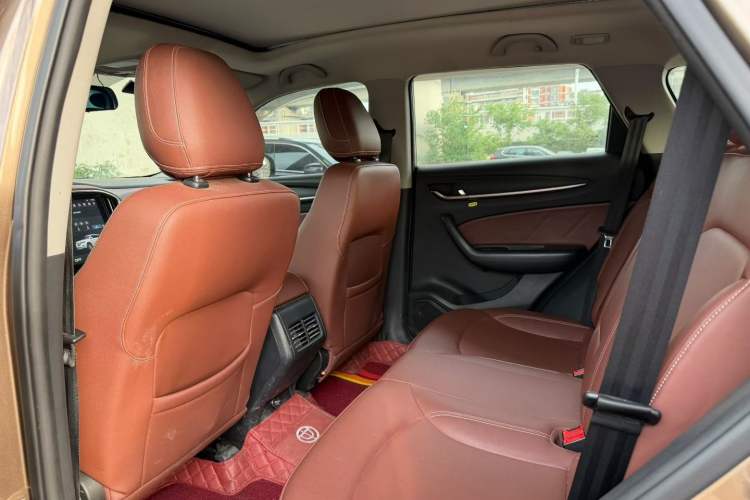 Used Brilliance V6 2018 1.5T Manual Luxury Model Interior 3
