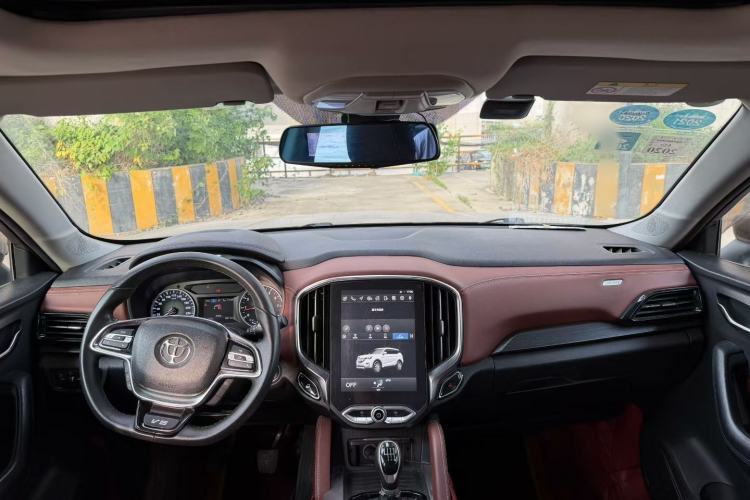Used Brilliance V6 2018 1.5T Manual Luxury Model Interior 4
