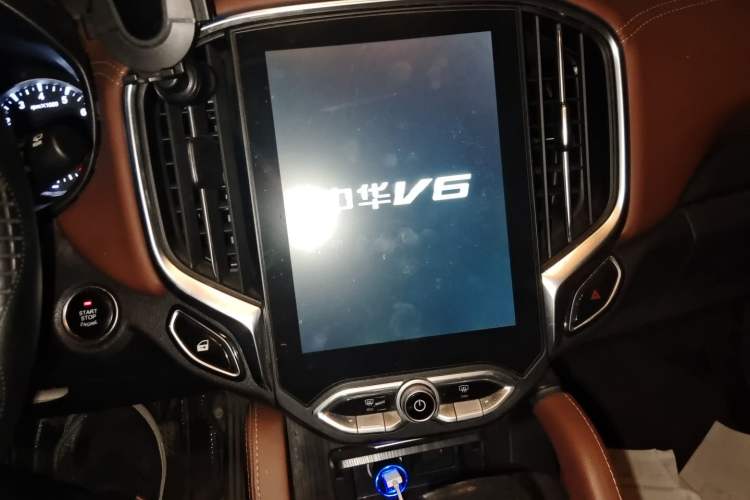 Used Brilliance V6 2018 1.5T Automatic Luxury Model Audio And AC Panel