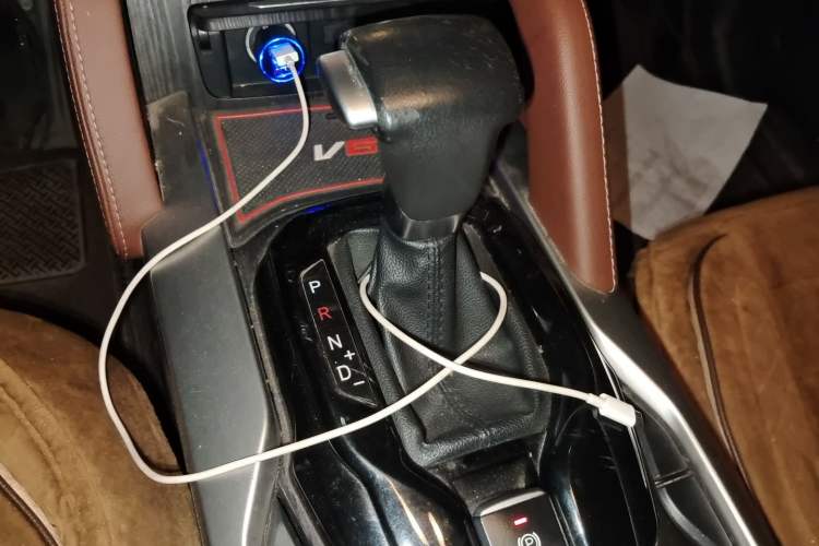 Used Brilliance V6 2018 1.5T Automatic Luxury Model Gear Lever