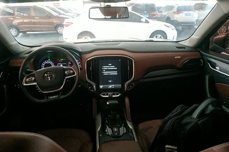 Used Brilliance V6 2018 1.5T Automatic Luxury Model Center Console