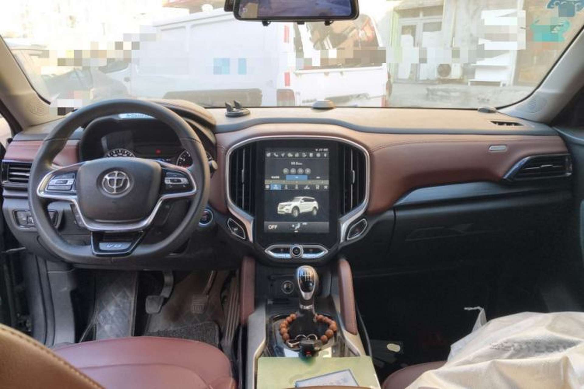 Used Brilliance V6 2018 1.5T Manual Luxury Model Center Console