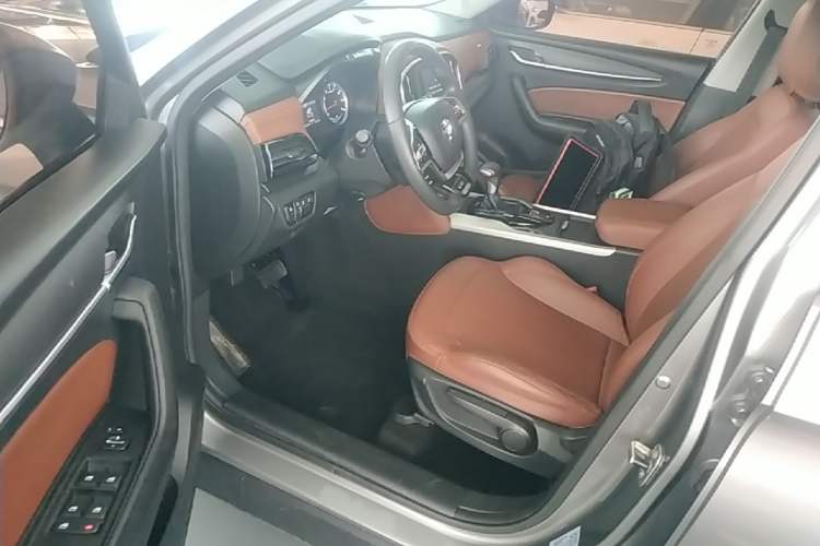Used Brilliance V6 2018 1.5T Automatic Luxury Model Driver Seat