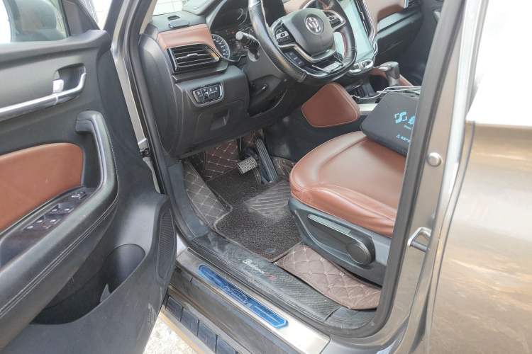 Used Brilliance V6 2018 1.5T Automatic Luxury Model Driver Seat