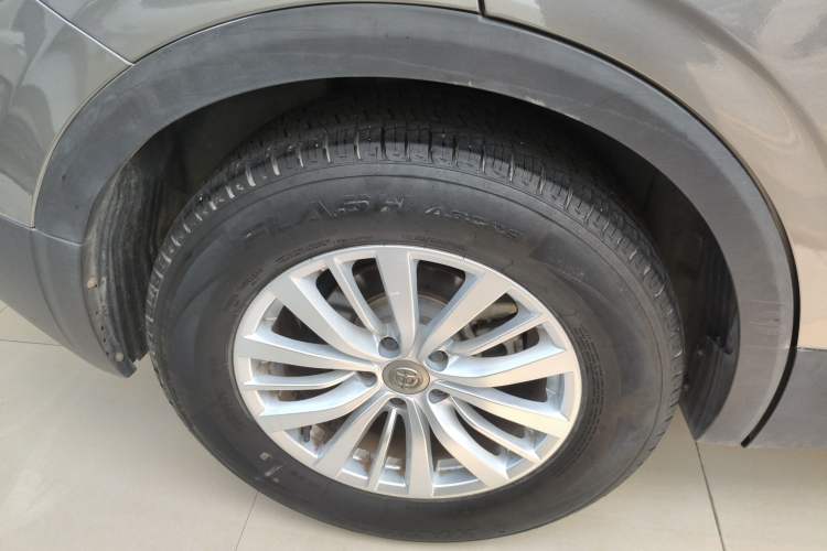 Used Brilliance V6 2018 1.5T Manual Elite Model Exterior 5