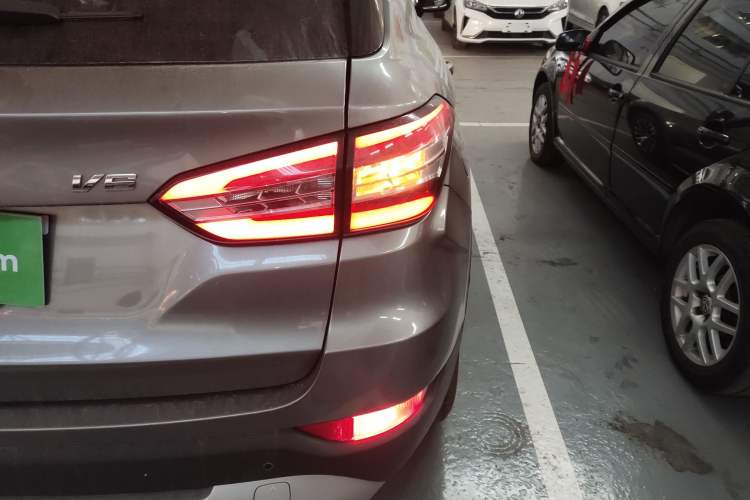 Used Brilliance V6 2018 1.5T Automatic Prestige Model Exterior 6