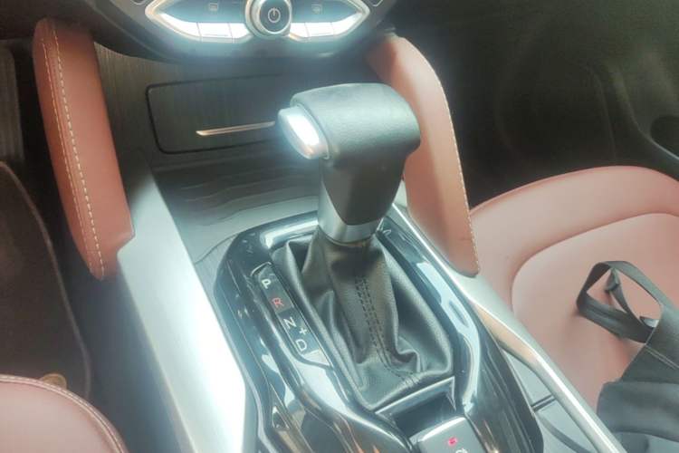 Used Brilliance V6 2018 1.5T Automatic Prestige Model Gear Lever