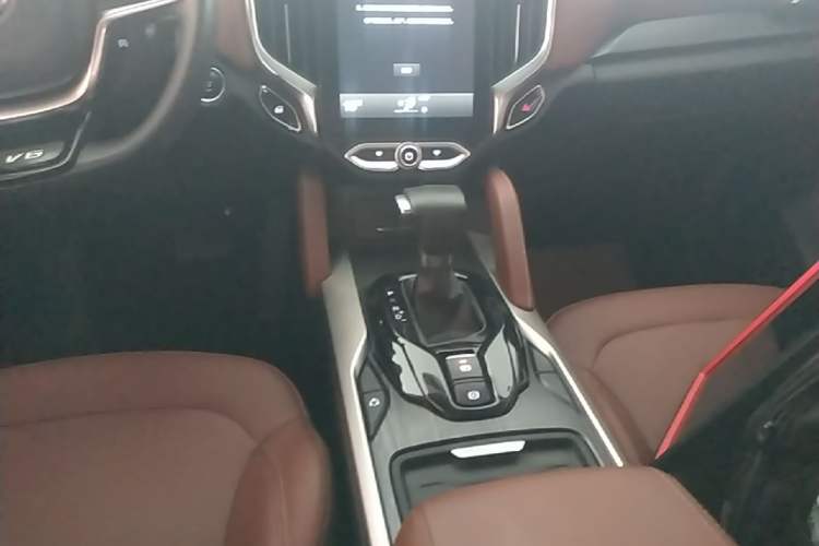 Used Brilliance V6 2018 1.5T Automatic Luxury Model Gear Lever