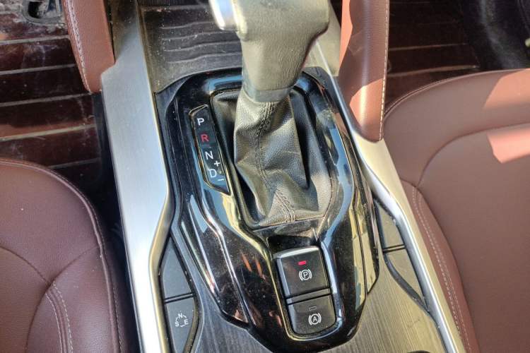Used Brilliance V6 2018 1.5T Automatic Prestige Model Gear Lever