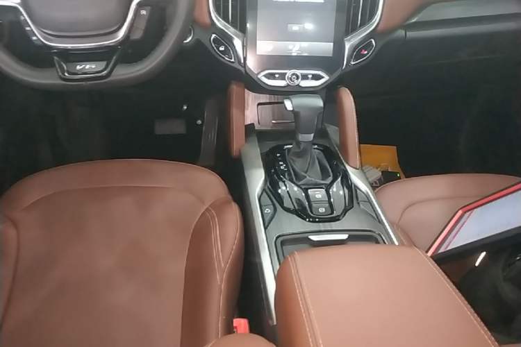 Used Brilliance V6 2018 1.5T Automatic Prestige Model Gear Lever