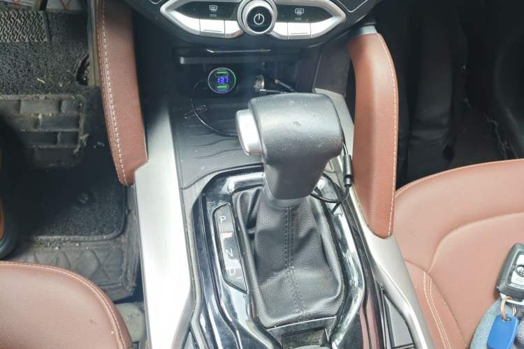Used Brilliance V6 2018 1.5T Automatic Luxury Model Gear Lever