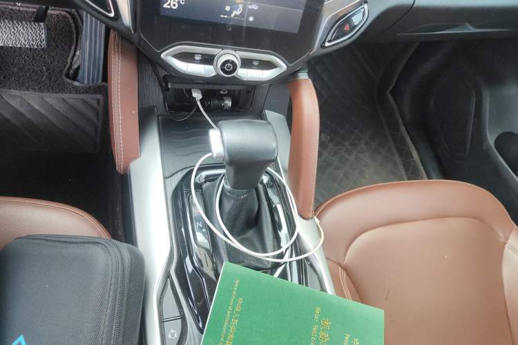 Used Brilliance V6 2018 1.5T Automatic Luxury Model Gear Lever
