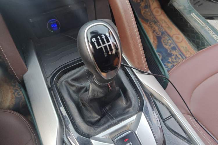 Used Brilliance V6 2018 1.5T Manual Luxury Model Gear Lever