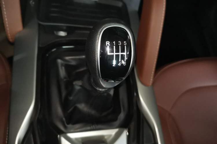 Used Brilliance V6 2018 1.5T Manual Luxury Model Gear Lever