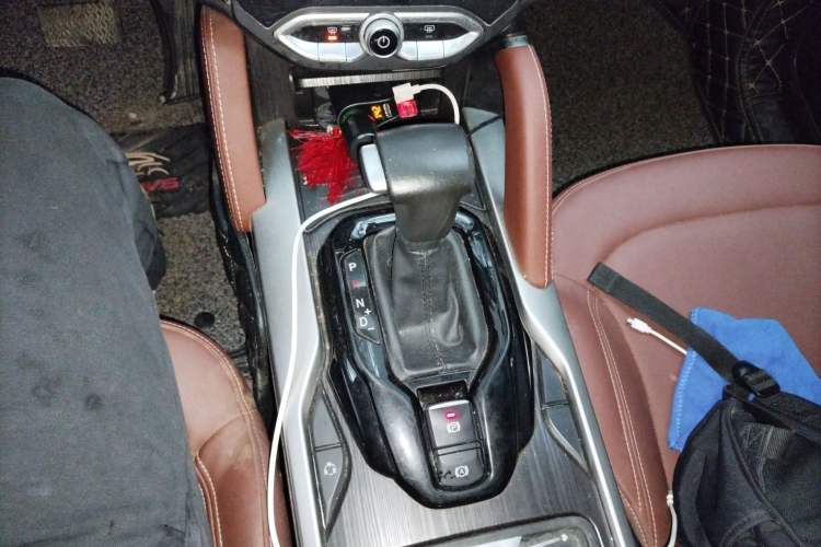Used Brilliance V6 2018 1.5T Automatic Prestige Model Gear Lever