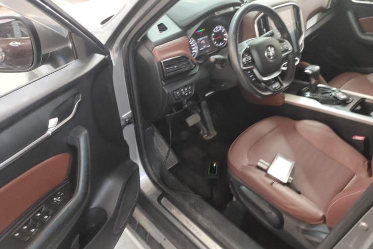 Used Brilliance V6 2018 1.5T Automatic Prestige Model Interior 3
